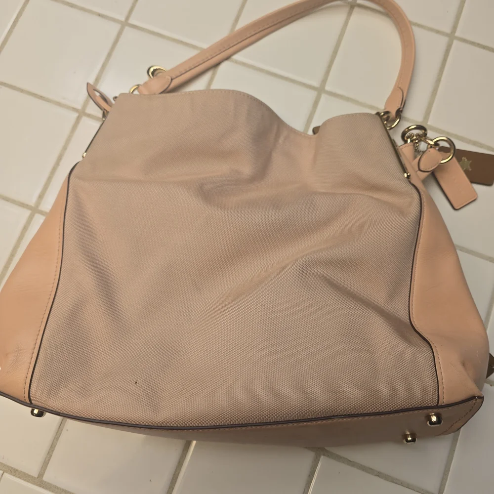 Coach Blush Pink Shoulder Bag with Gold Accents - Picture 3 of 11